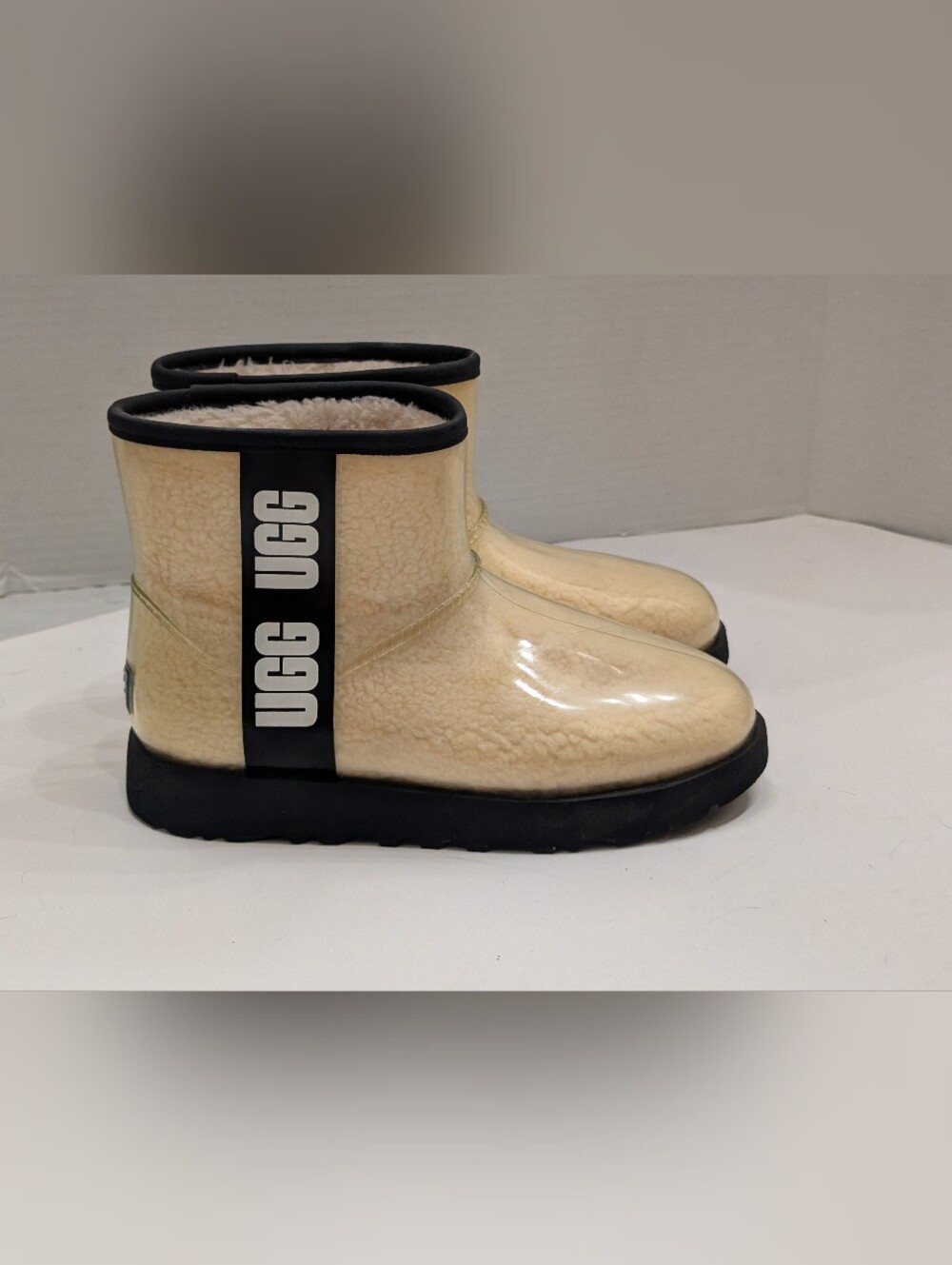 UGG Women's 6 Classic Clear Mini Boots Natural Black Waterproof